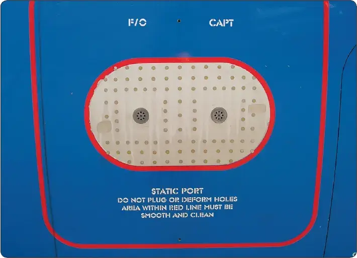 Heated primary and alternate static vents installed on the sides of an aircraft fuselage