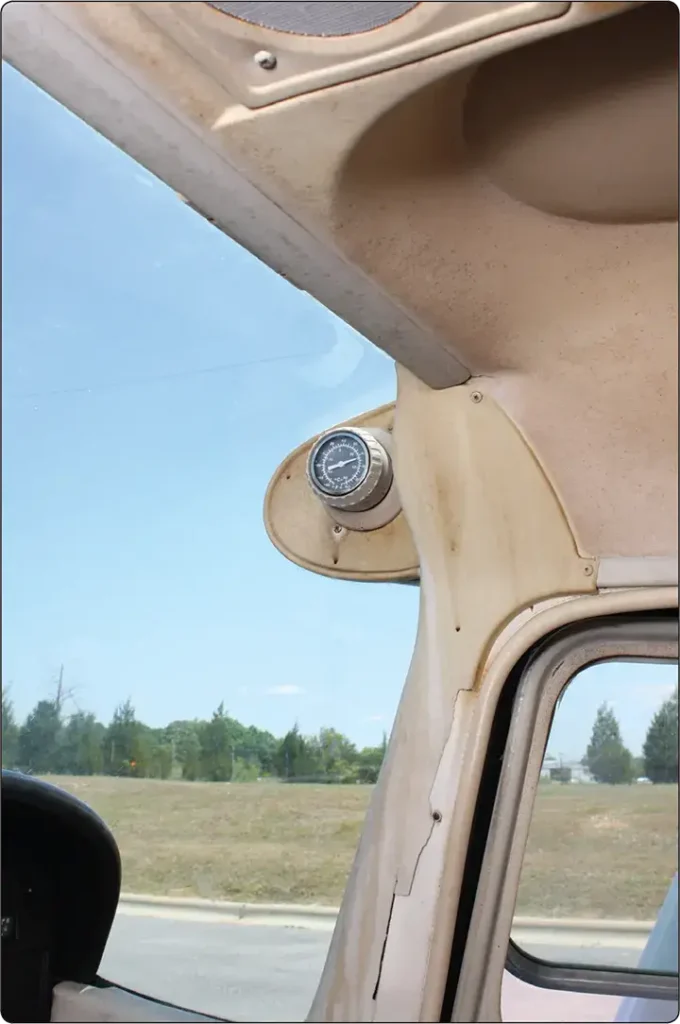 Bimetallic outside air temperature gauge and its installation on a light aircraft