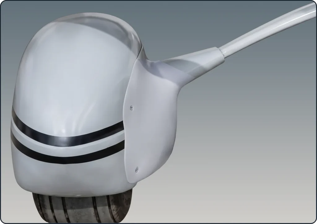 Fixed landing gear with wheel fairings and streamlined low-profile struts to reduce aerodynamic drag