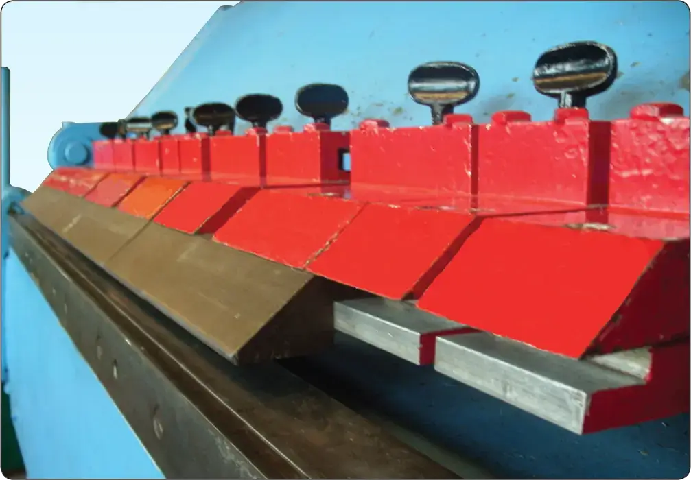 Sheet metal brake radius nosepiece adjustment for forming bends in aircraft sheet metal