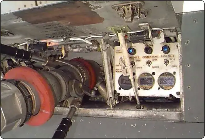 Airliner fueling station with a refueling rig connected to the aircraft fuel system