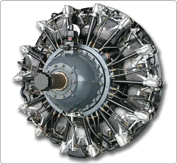 Double-row radial aircraft engine with two concentric rows of cylinders surrounding the crankcase