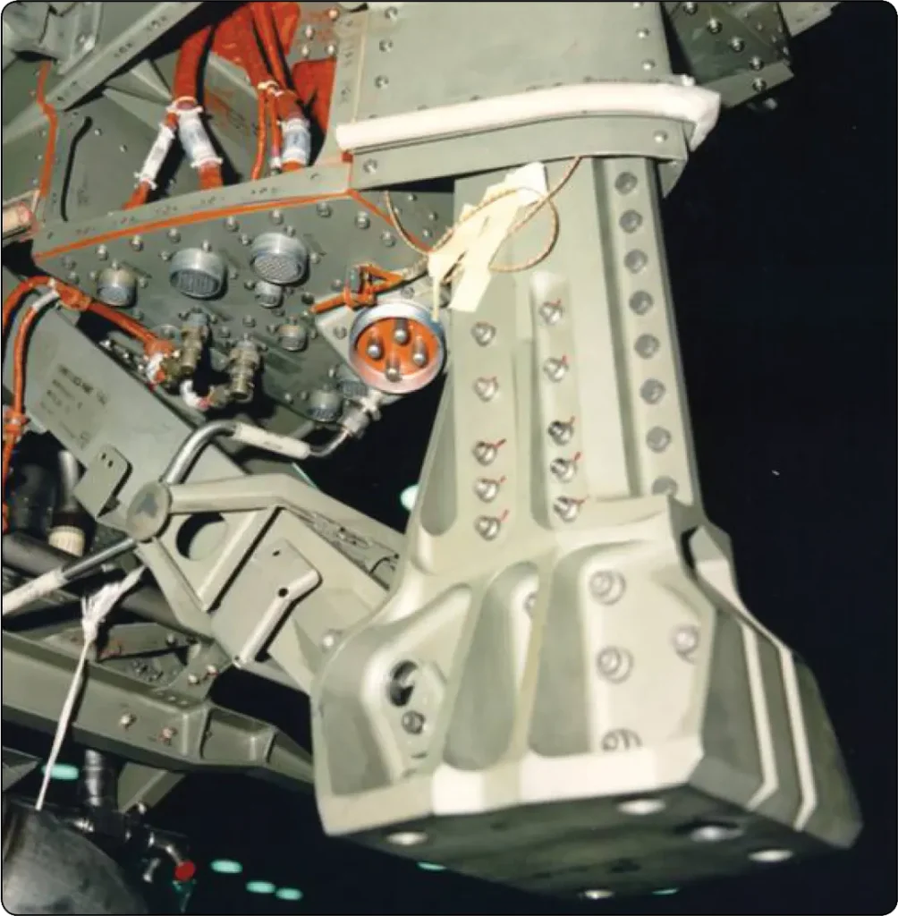 Turbine engine front mount on aircraft