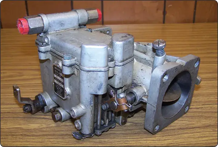 Side-draft horizontal-flow carburetor showing the airflow path through the carburetor body