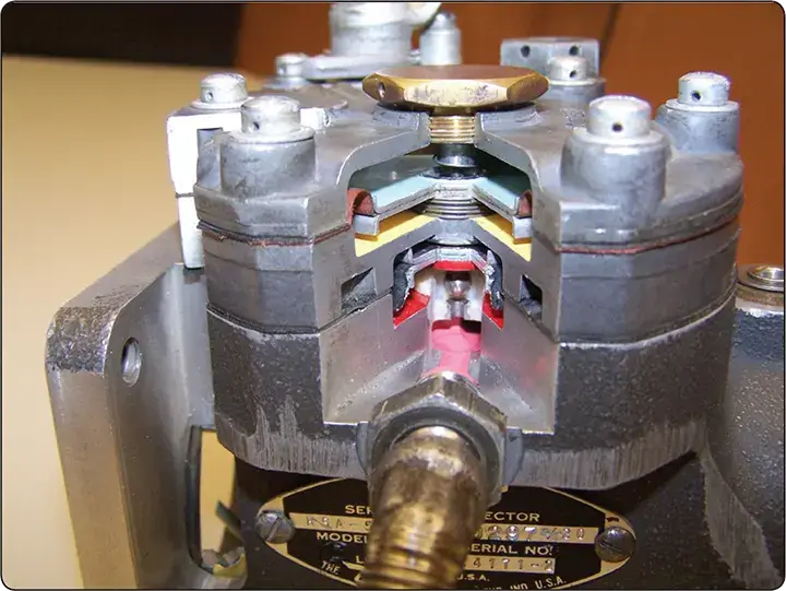 Cutaway view of the airflow measuring section in an aircraft fuel-injection system, showing the internal airflow and metering components