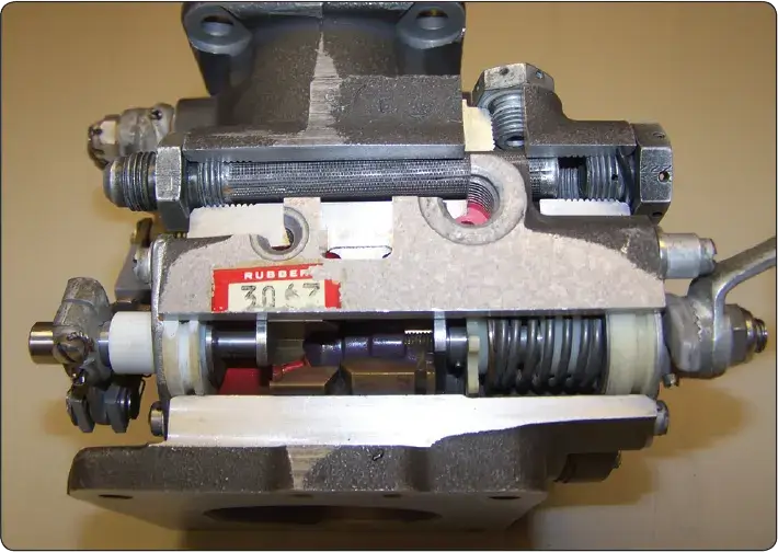 Diagram showing the fuel inlet and metering arrangement within an aircraft fuel-injection system