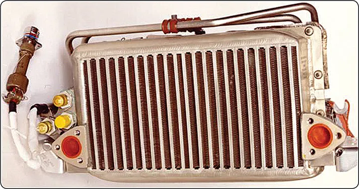 Aircraft turbine engine air-oil cooler designed to transfer heat from the lubricating oil to airflow and maintain suitable operating temperatures